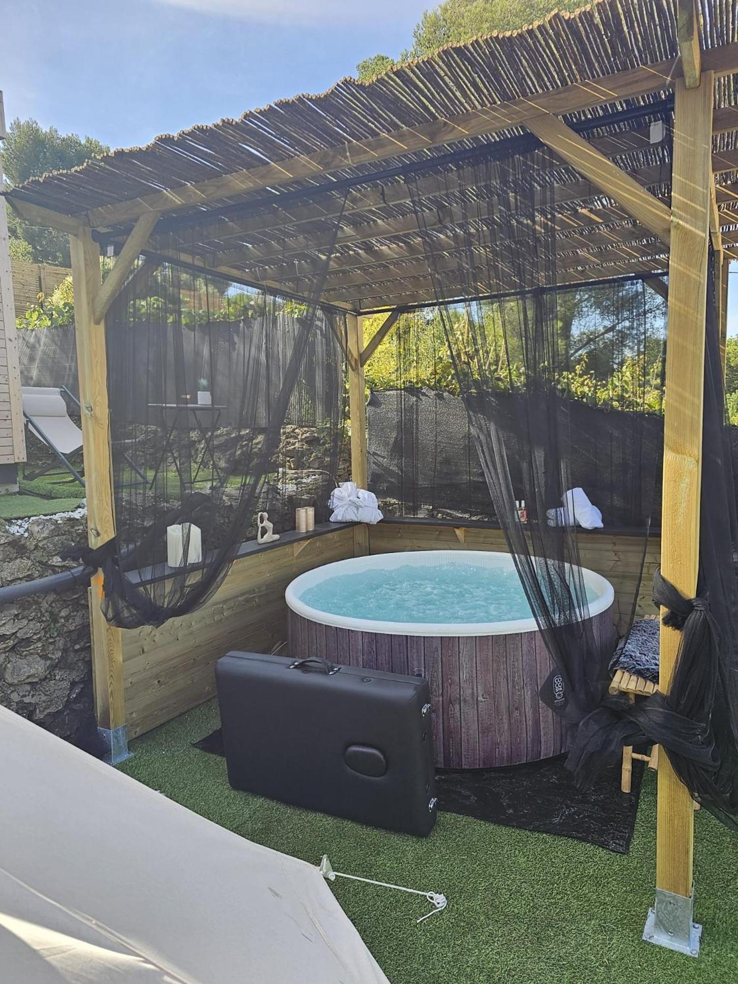 Le Nid Des Calanques Et Son Jacuzzi Appartement Marseilles Buitenkant foto